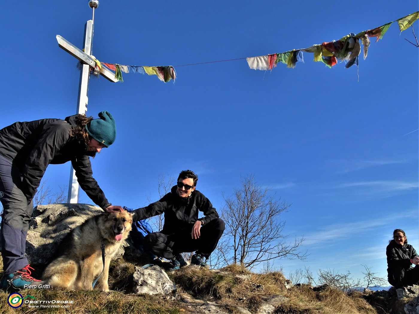 51 Con noi Cristina e Stefano in Ocone saliti da Carenno.JPG